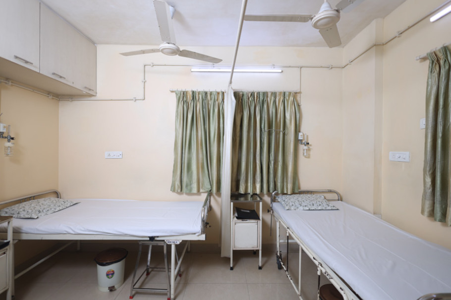 Single Deluxe AC at Dr. Gandhi's Nursing Home